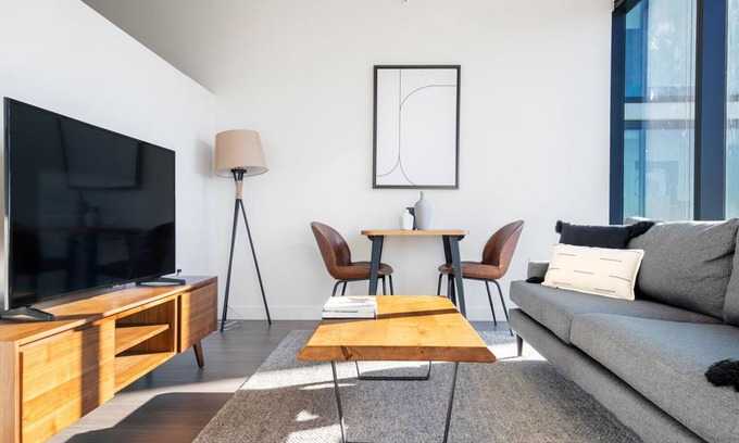 South Loop Apartment | Smart South Loop 1BR w/Pool & gym, near CTA Train, by Blueground