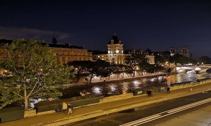 Quartier de la Monnaie Apartment | SMASHING LUXURY 170M2 QUAI DES AUGUSTINS-MAGNIFICIENT VIEWS LA SEINE& NOTRE DAME
