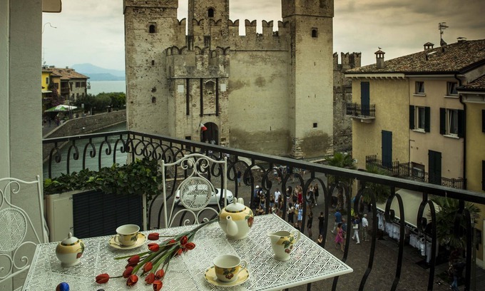 Sirmione Apartment | SMILE: Magnificent appartment in heart of Sirmione (splendid Castle View)
