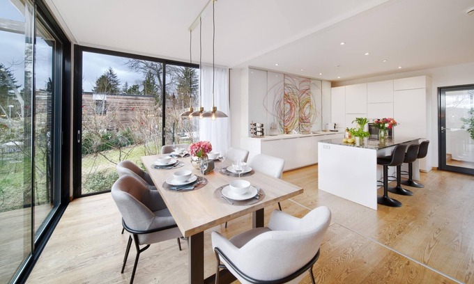 Grinzing Villa | Smile Villa with Terrace, Garden, AirCondition, and Parking in the beloved Döbling in Vienna