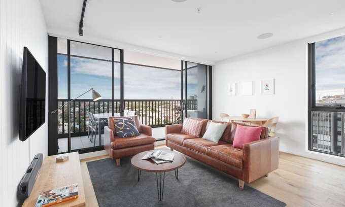 Collingwood North Apartment | Smith Street Crossing Central City view Serenity