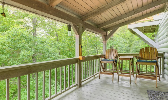 Hartford Cabin | Smoky Mountain Log Cabin Close to Rafting!
