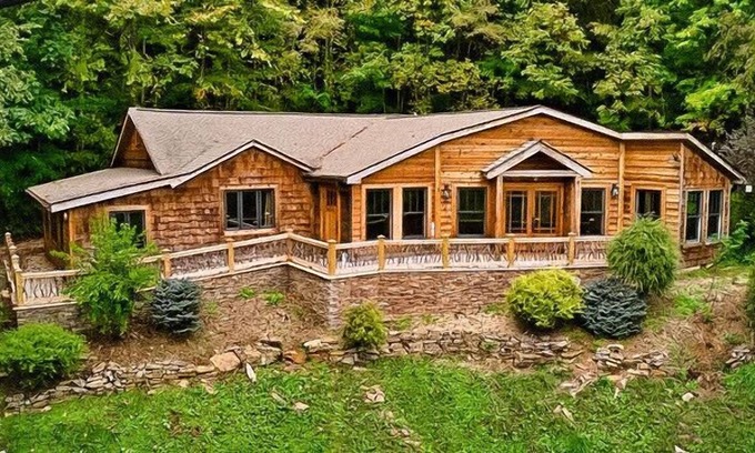 Franklin Cabin | Smoky mtn-Cherokee casino-large deck-hot tub-gameroom- view- high speed internet