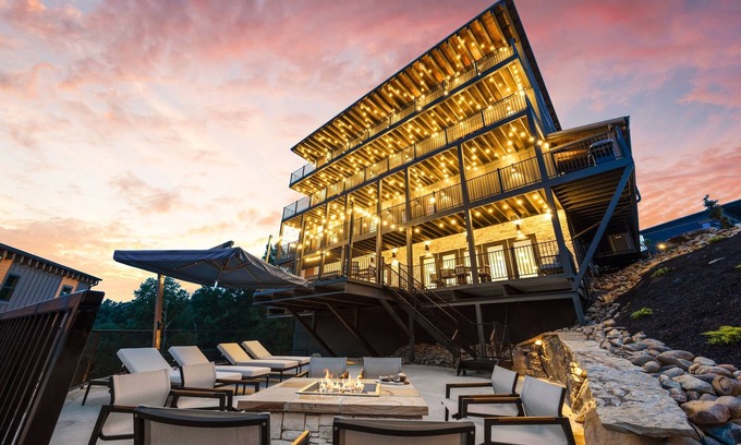Sevierville Cabin | Smoky Mtn Ultra Luxury Cabin, IndoorPool, PS5, 8Bsleeps26, Waterpark, Pool Table