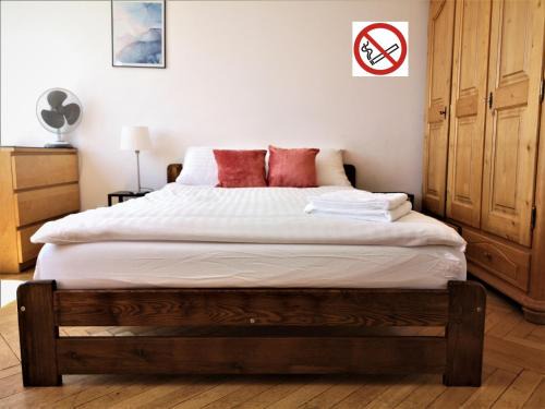 Srodmiescie Apartment | SMOLNA HAPPY