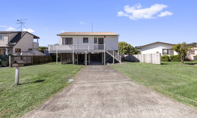 Snells Beach House | Snells Seaside Bach - Snells Beach Holiday Home