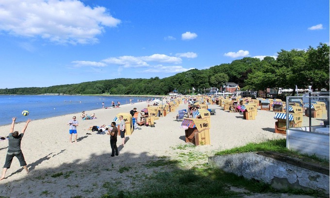 Heikendorf Apartment | Sniff the Baltic Sea air - just a mussel throw from the marina