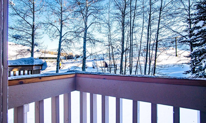 Elkhorn Condo | Snow Creek 1553 - Ski-in/Ski-out + Pool & Hot Tub