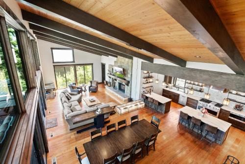 Whitefish House | Snow Ghost Chalet The Ultimate Luxury Ski-in/Ski-out Home 5BD, 5.5BA 2 Hot Tubs, Steam Room, Game Room