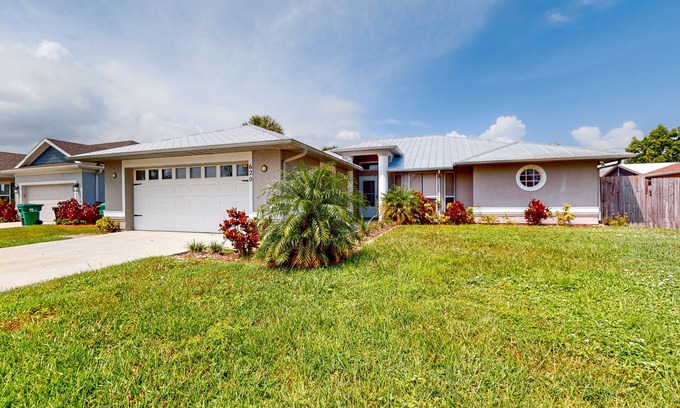 Sebastian Highlands House | Snowbird-friendly home with private pool, central AC, grill, & washer/dryer