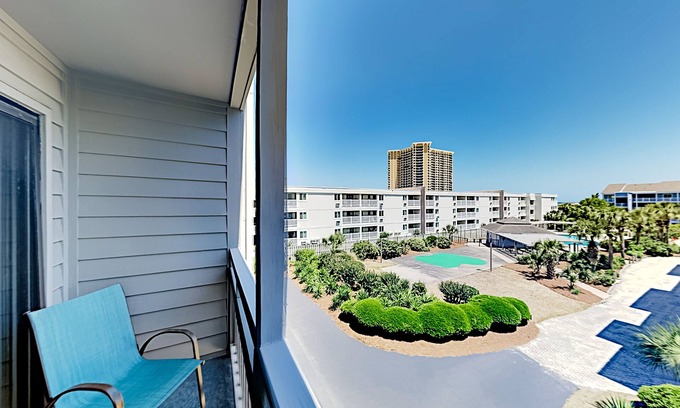 Myrtle Beach Condo | Snowbird-friendly condo with 2 balconies and 2 pools - across from beach