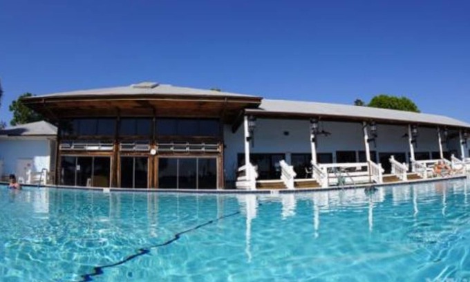Lakeland House | SnowBird Heaven Cozy 2-Bedroom Bungalow w/Pool Hot Tub in Beautiful Lakeland, FL