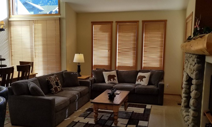 Mammoth Lakes Condo | Snowcreek Resort Vacation Rental #955