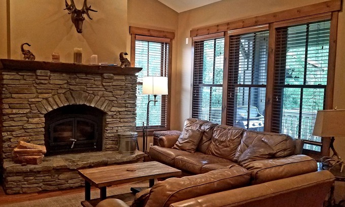 Mammoth Lakes Condo | Snowcreek Resort Vacation Rental #1135