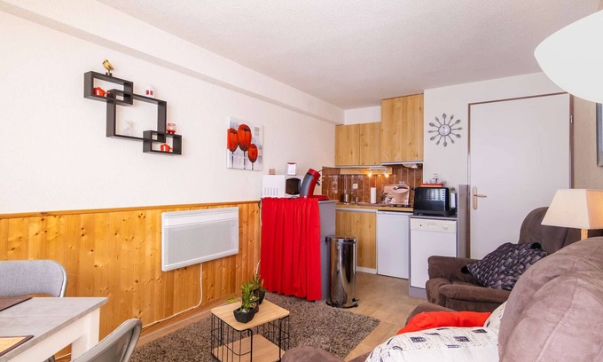 Pla d'Adet Apartment | Snowfront Apartment for 4 with Balcony, Valley View, and Parking in Pla d'Adet