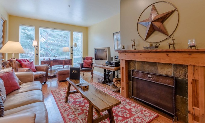 Ketchum Condo | Snowstar Condo 13 - Walk to Downtown Ketchum & Bald Mt Lifts + Hot tub
