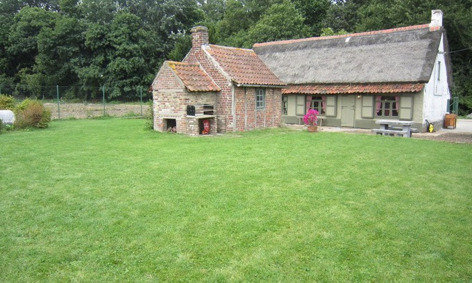 Proven House | Snug, authentic farm house with trampoline and table tennis, peaceful
