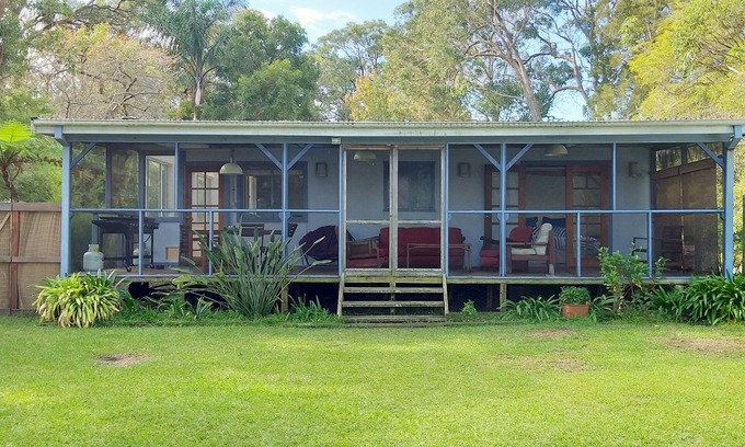Culburra Beach House | SO Relaxing! 🐾 Private & comfortable, screened deck, Bay view, 7 day discount