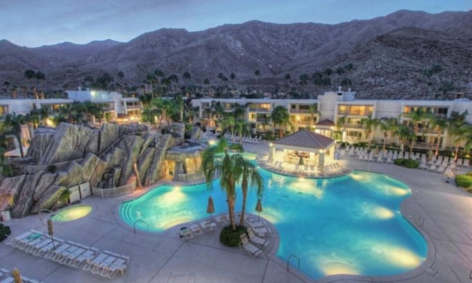 Canyon Corridor Condo | SOAK UP SUMMER! 2 BD for 6! POOLSIDE BAR n' MORE!