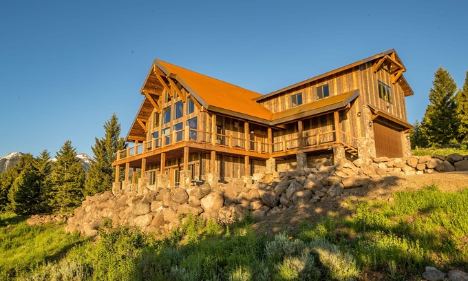 Island Park Cabin | Soaring Eagle Lodge is Spacious with Stunning Views