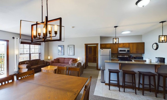 Snowshoe Condo | Soaring Eagle Ski-in/Ski-out Condo w/Hot Tubs