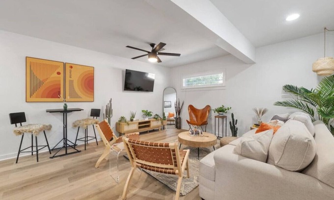 South Congress House | SoCo BoHo Bungalow | Sleeps 4