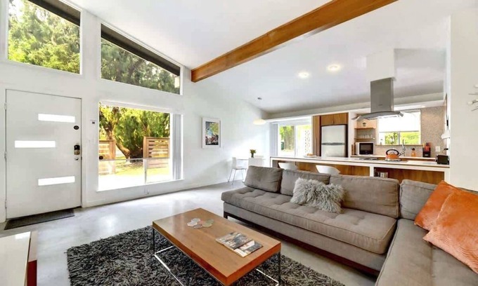 South River City House | SoCo Getaway | Mid-Century Style & Pet-Friendly