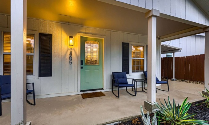 Dawson House | SOCO's Ladybird. Charming. Remodeled. Walkable!