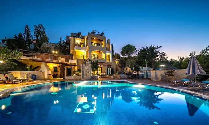 Agia Villa | Sofia-Thomas 6BD with Private Pool, near to sandy beach