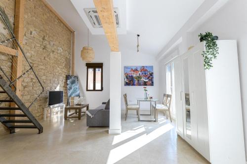 Pla del Bon Repos Apartment | Soho Boho Apartments - with sunny rooftop terrace and fiber optic internet