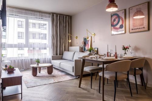 Praga Poludnie Apartment | Soho Serenity Warszawa by Aparo - Stadion Narodowy, Metro, Praga, Centrum, Balkon, Winda, Muzeum Neonów