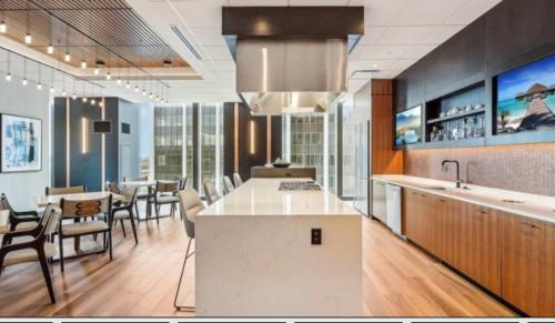 North Rosslyn Apartment | Sojourn Rosslyn Gym Pool Rooftop & Free Parking