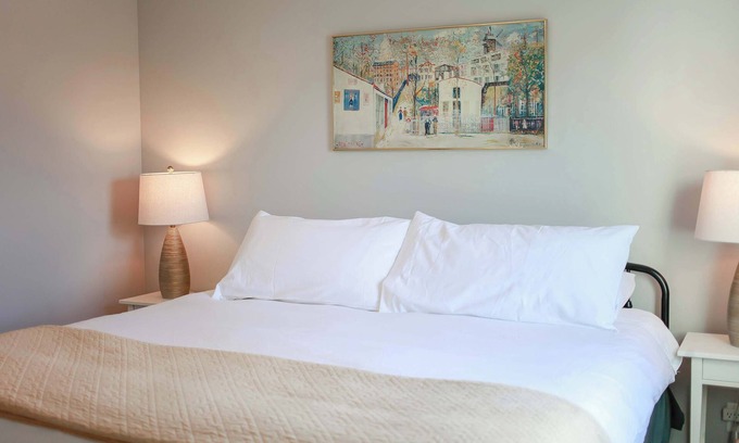 Chic's Beach Apartment | Sojourn's Sea Views with Balcony Sleeps 6