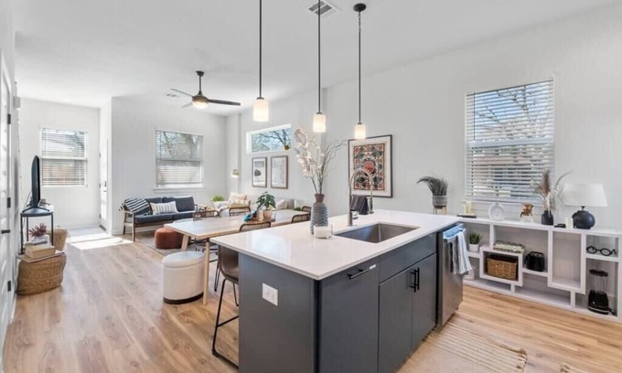 Montopolis House | Sol House . Curated for Groups . 3 min to Airport