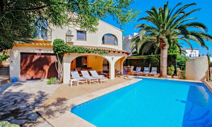 Benissa Coast Villa | Sola - pretty holiday property with garden and private pool in Benissa