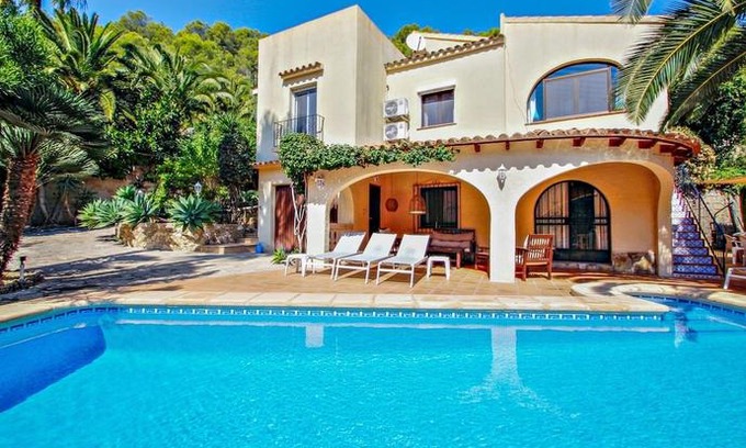 Benissa Coast Villa | Sola - pretty holiday property with garden and private pool in Benissa