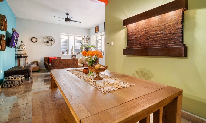 San Juan House | SOLAR POWERED- 3BR w/Kings + Yard, Porch & Grill. 6 Minute Walk to Beach & Eats