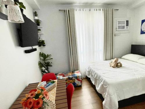 Poblacion District Apartment | Solea Tropical Suite