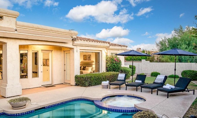 Sonoran Hills House | Solstice by AvantStay Contemporary Oasis w Pool Spa Bar in Gated Community