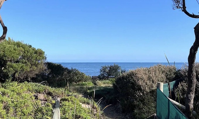 Somers House | Somers Haus & The Studio - Seaside Artsy Luxe