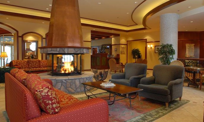 Mont-Tremblant Pedestrian Village Hotel | Sommet Des Neiges
