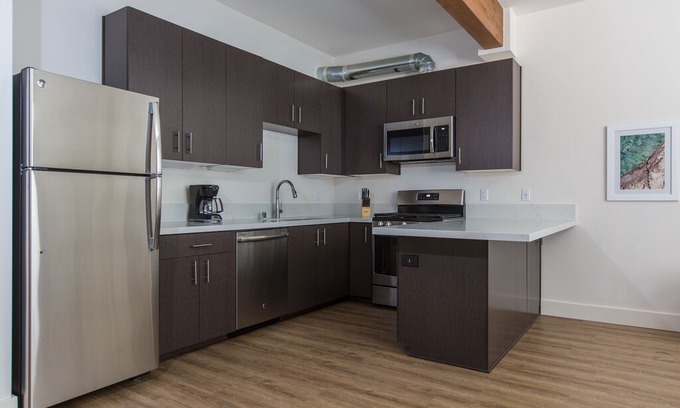 Downtown San Diego Apartment | Sonder | State Suites | Vibrant Studio