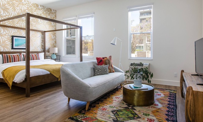 Downtown San Diego Apartment | Sonder The State | Studio Apartment