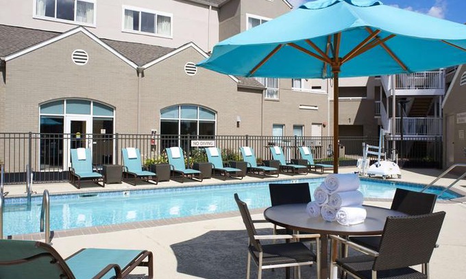 Warren Hotel | Sonesta ES Suites Detroit Warren