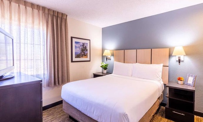 Golden Hotel | Sonesta Simply Suites Denver West Federal Center
