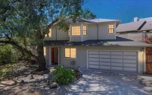 Sonoma House | Sonoma Hideaway 3BD 2,5 BATH, Beautiful Patio and Garden