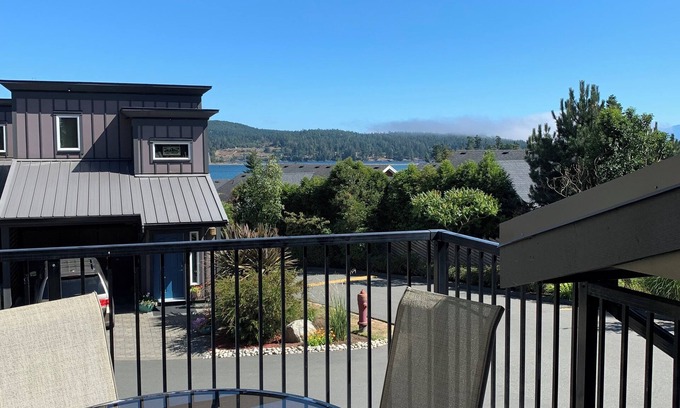 Sooke Condo | Sooke Harbour Getaway