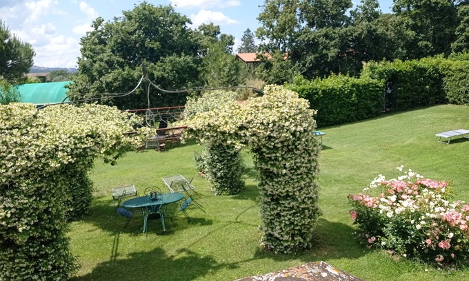 Montepulciano Other | Soothing farmhouse with WiFi in Toscana