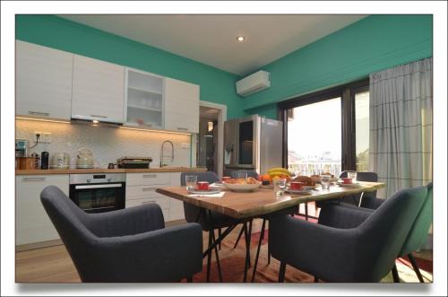 Exarhia Apartment | Sophia's Penthouse Apartment With Jacuzzi and Acropolis View From Big Terrace