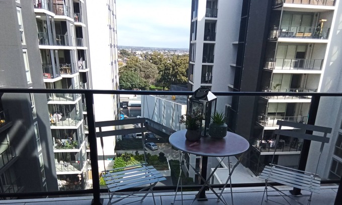 Bankstown Apartment | Sophiscated, classy with a penthouse feel 2 bdrm apartmnt